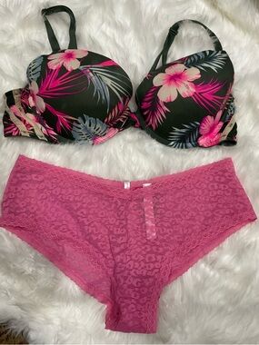 PINK Victoria's Secret Black Tropical Floral Push-Up Bra with Panty